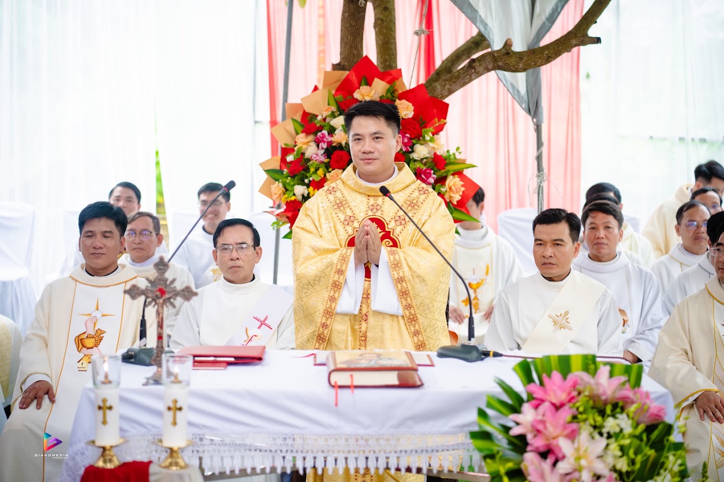 Giáo họ Hạ Lũng (Gx.Đồng Đăng): Thánh lễ tạ ơn của Tân linh mục người Tày đầu tiên tại Việt Nam