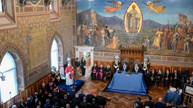 Đức Thánh Cha gặp gỡ chính quyền và xã hội dân sự San Marino
