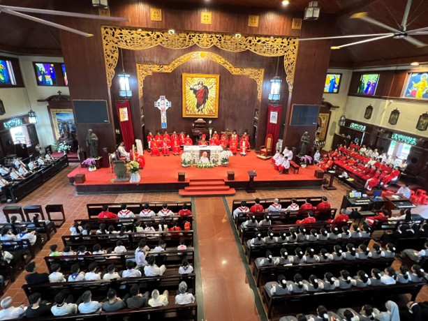 Gp.Lạng Sơn – Cao Bằng: Thánh lễ cầu nguyện cho Đức cố Giáo Hoàng Phanxicô tại Nhà thờ Chính toà