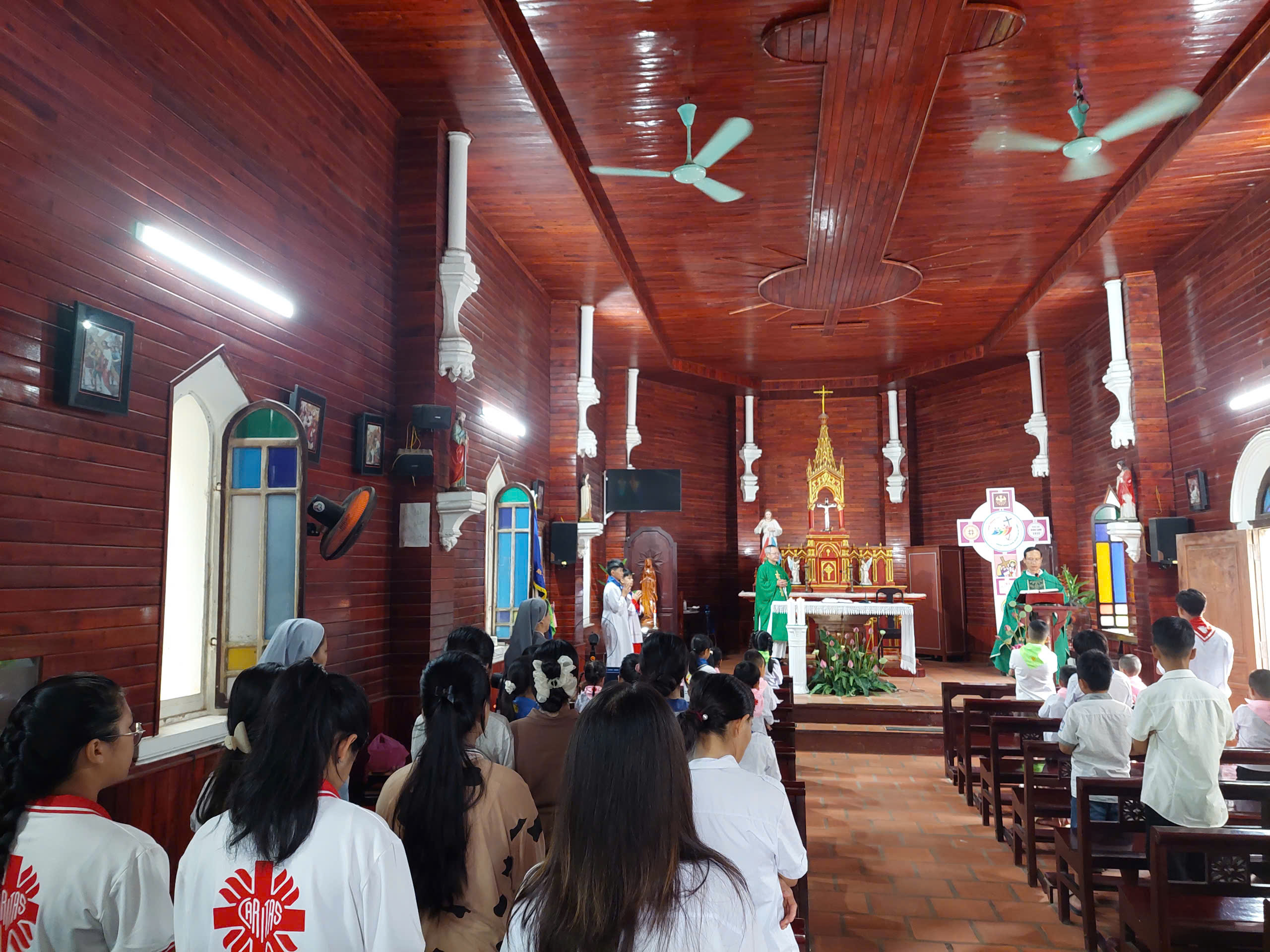 Gx. Bản Lìm: Hội Chợ Giáo Lý Hè 2025 “Dấu Ấn Niềm Vui Đức Tin Và Hoa Trái Tình Yêu”