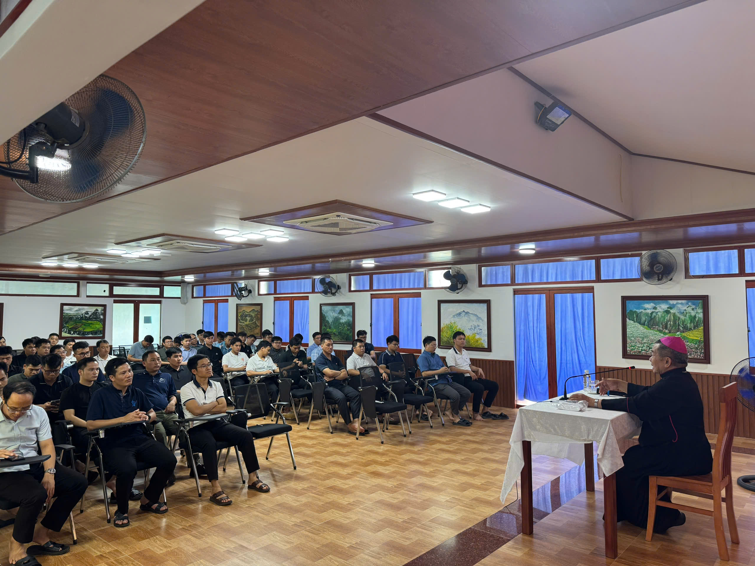 Gp. Lạng Sơn – Cao Bằng: Bề trên Giáo phận gặp gỡ Chủng sinh và Ứng sinh