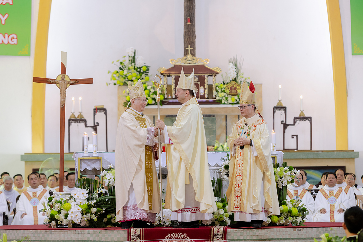 Thánh lễ Tạ ơn Khởi đầu Sứ vụ của Đức Tân Tổng Giám mục Giuse Đặng Đức Ngân