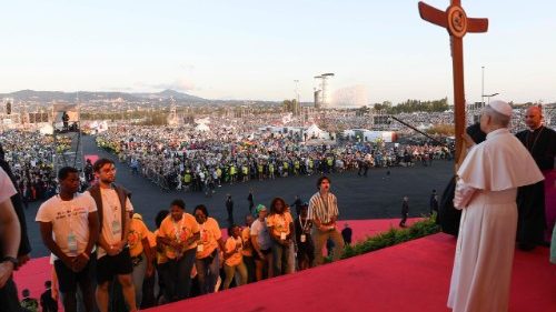 ĐTC Lêô XIV gặp gỡ và cầu nguyện với hàng trăm ngàn bạn trẻ tại Tor Vergata