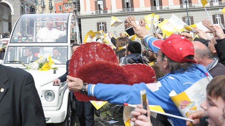 Xe mui trần của ĐTC Phanxicô được cải biến thành phòng khám lưu động bắt đầu hoạt động tại Thánh Địa