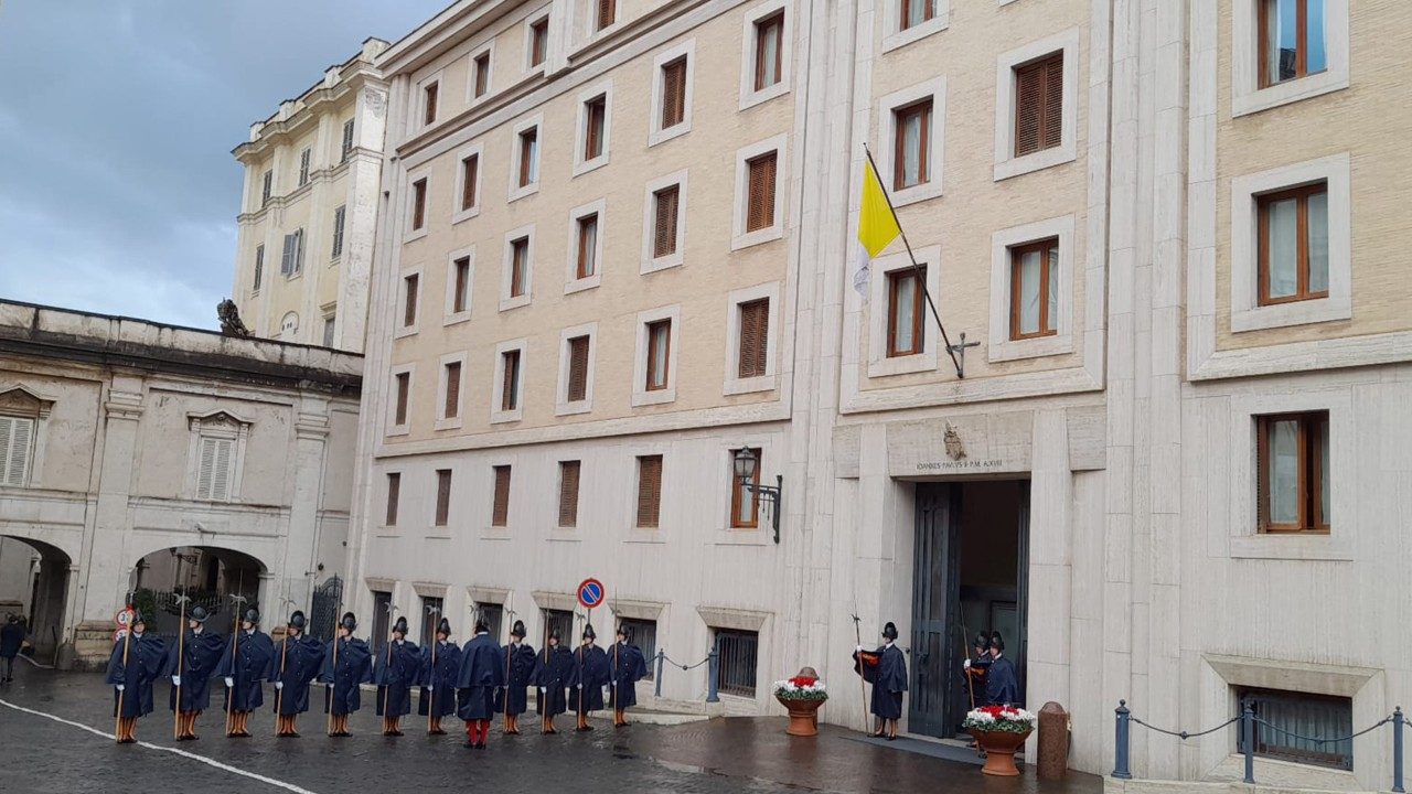 Chuẩn bị cho Mật nghị: nơi cư trú của các Hồng y cử tri; vấn đề an ninh; thông tin