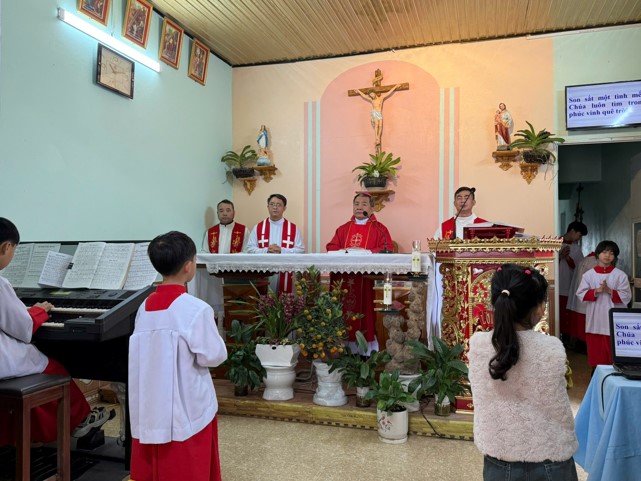 Thánh lễ Tất niên tại Giáo điểm Nguyên Bình: Cùng nhau gieo mầm bác ái nơi vùng cao