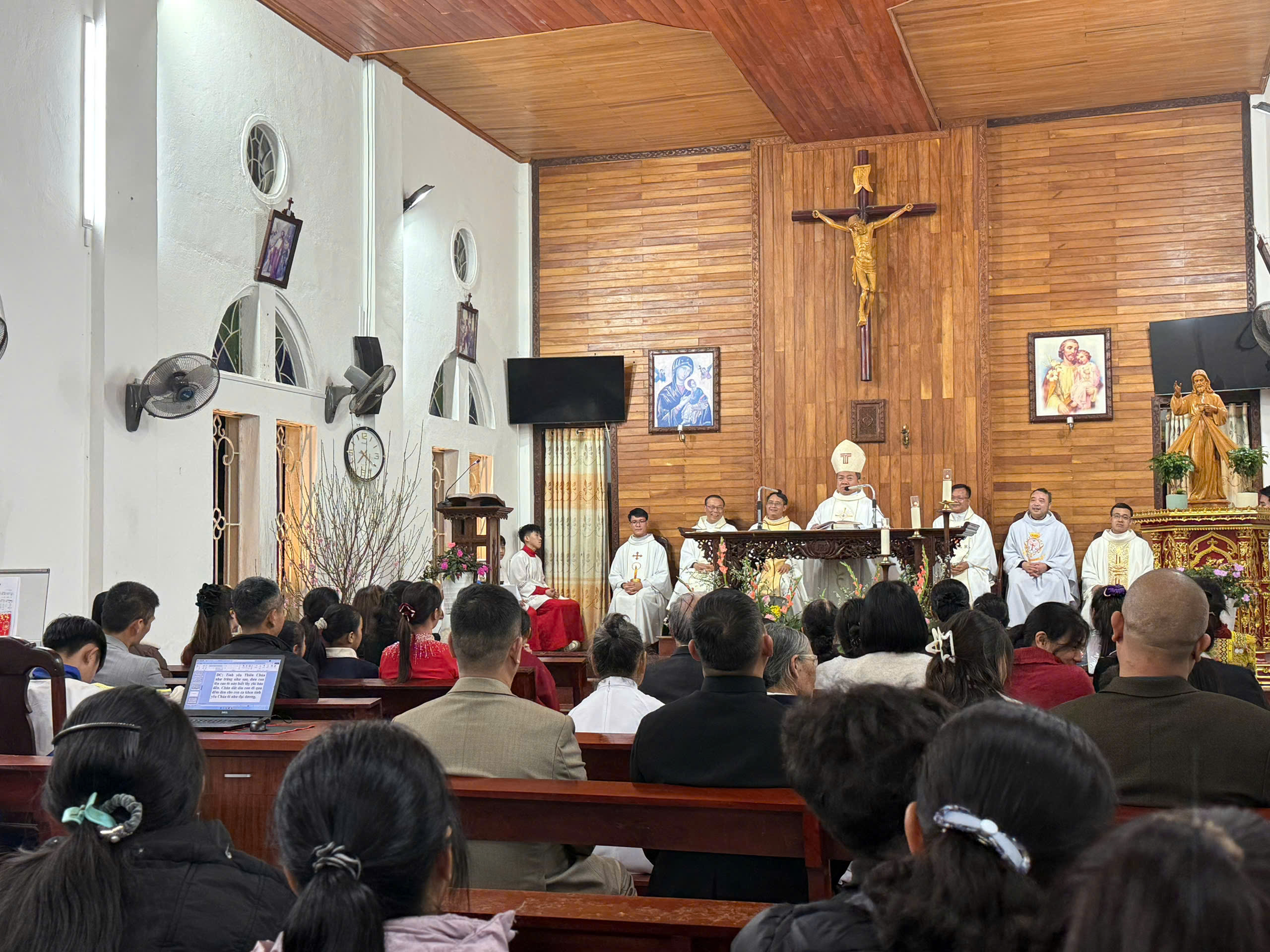 Đức cha Giuse thăm Mục vụ Giáo xứ Cao Bình: Tạ ơn cuối năm – Khơi dậy nhiệt thành truyền giáo