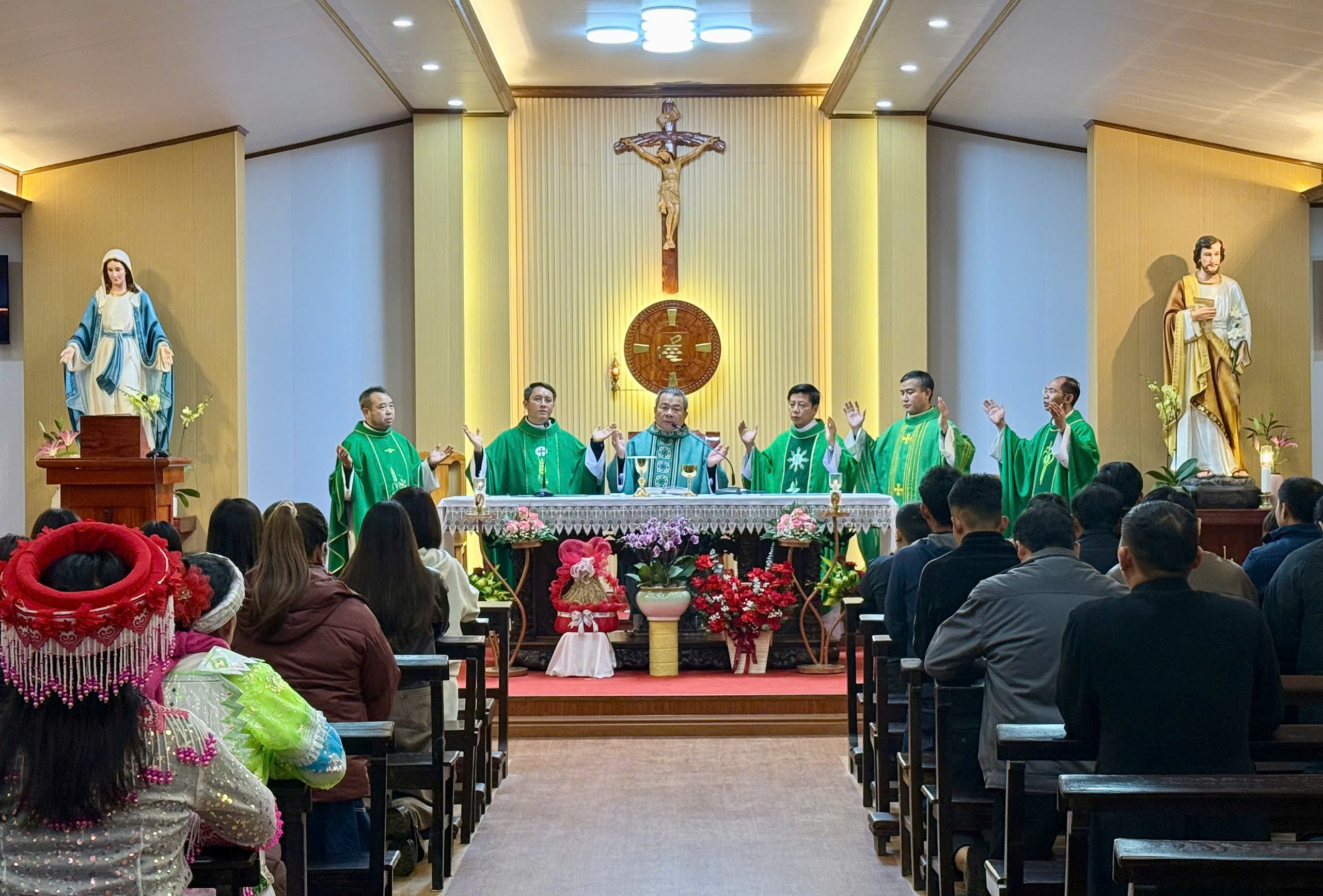 Đức cha Giuse thăm mục vụ Giáo điểm Trùng Khánh và Trà Lĩnh: “Anh chị em là muối và ánh sáng cho trần đời.”