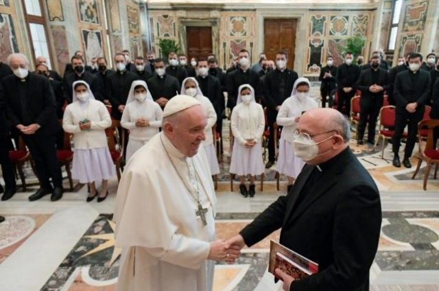 ĐTC nói với các linh mục: Đừng nhốt mình trong phòng thánh