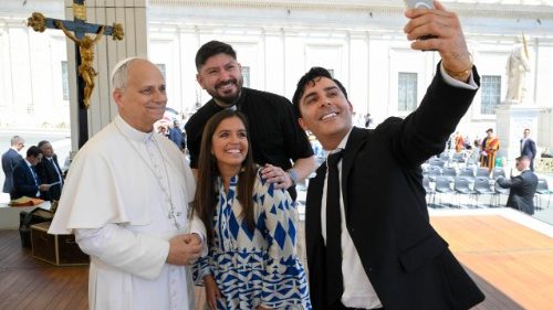 Tiếp kiến chung ngày 6/8/2025 - ĐTC Lêô XIV: Thánh Thể không chỉ được cử hành trên bàn thờ, mà còn trong cuộc sống hàng ngày