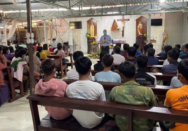 Đức Giám Mục Giáo Phận Kon Tum đến Thăm Giáo Họ Sa Loong