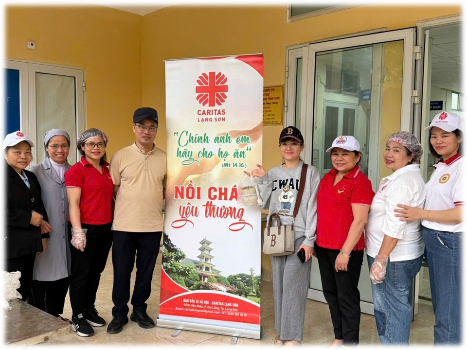 Caritas Giáo xứ Mỹ Sơn: Cháo yêu thương- hạnh phúc sẻ chia