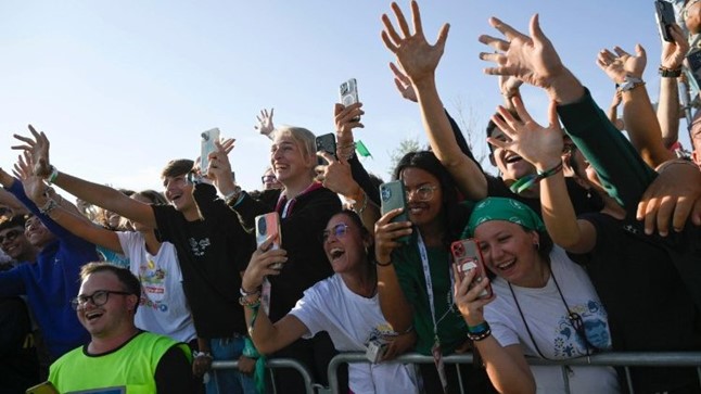 Ủy ban Thần học Quốc tế cảnh báo nguy cơ thay thế “Thiên Chúa hằng sống” bằng một “Thiên Chúa ảo”