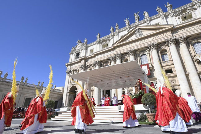 "Hãy tự cứu mình" không phải là lối đi của Chúa