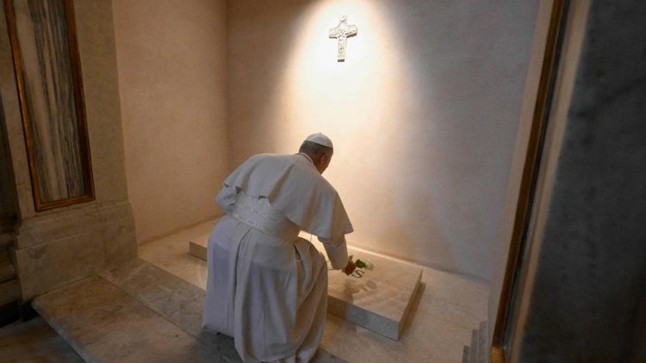 Đức Thánh Cha Lêô XIV viếng mộ Đức cố Giáo hoàng Phanxicô