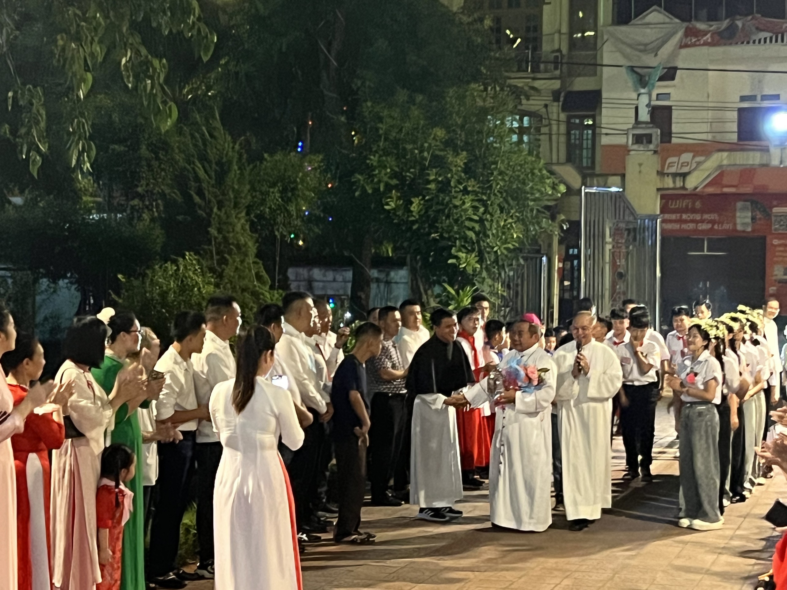 Giáo xứ Thất Khê: vui mừng với 19 em được lãnh nhận Bí tích Thêm Sức