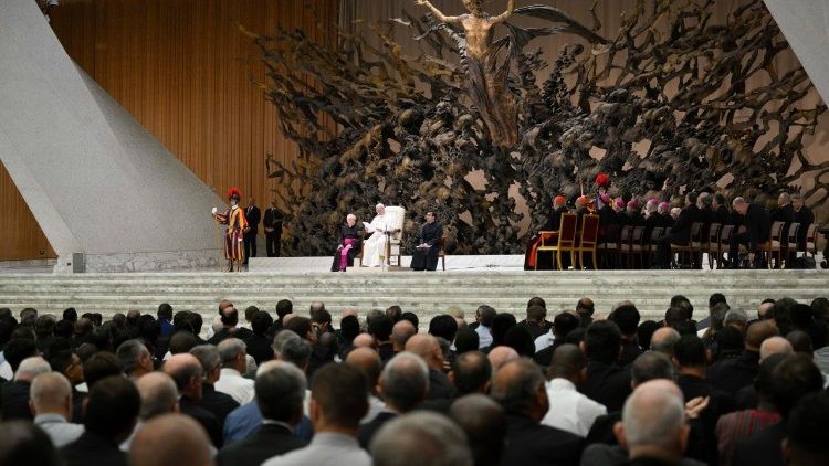 ĐTC Lêô XIV mời gọi các linh mục và phó tế của Giáo phận Roma trở thành những linh mục đáng tin cậy và gương mẫu