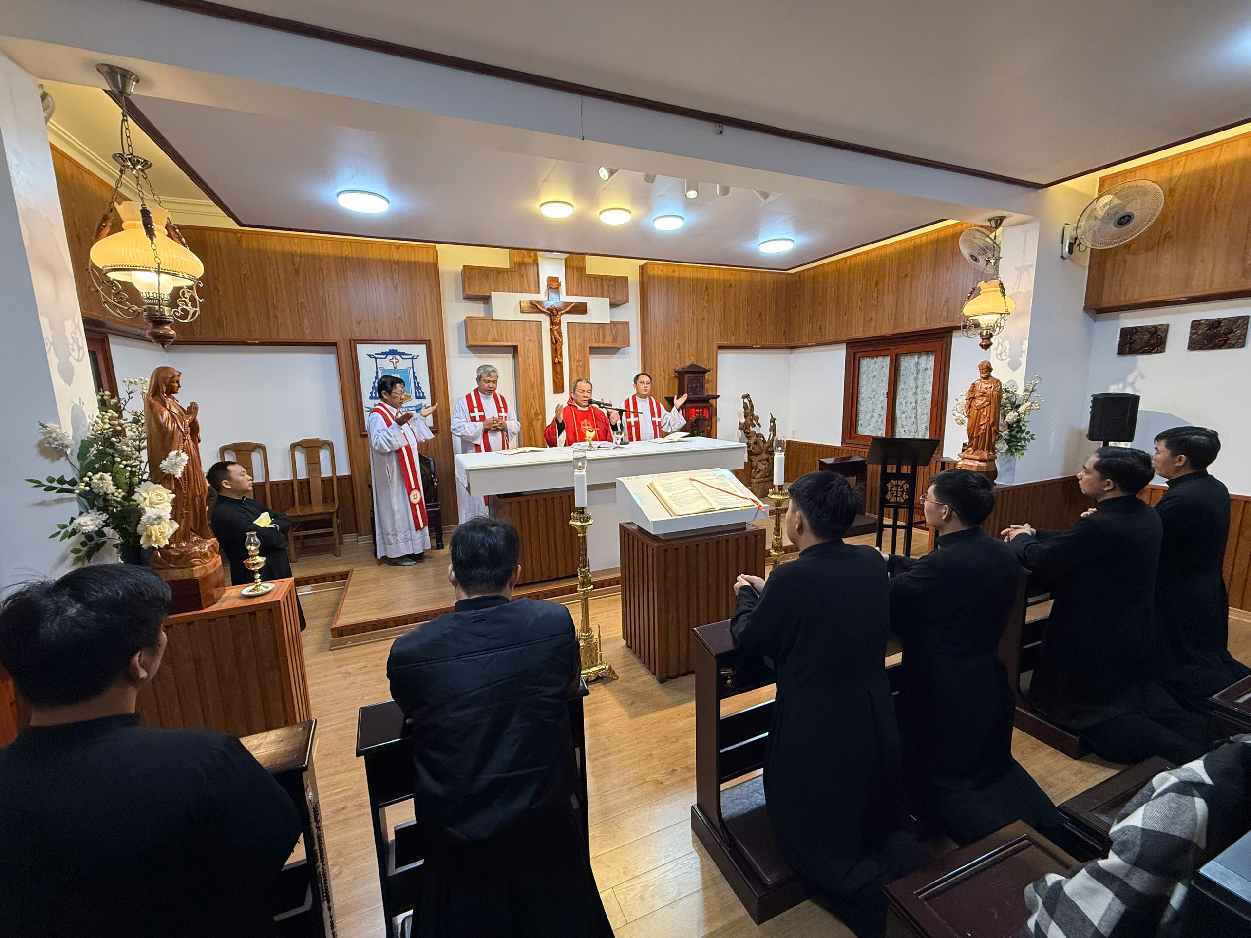 Gp. Lạng Sơn – Cao Bằng: Chủng sinh giúp xứ Tĩnh tâm tháng 11/2025_“tôi đến đây để làm gì?”