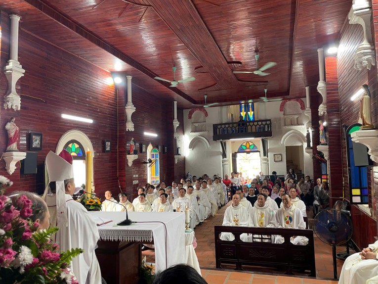 Giáo xứ Bản Lìm: mừng lễ Đức Mẹ Fatima – Quan thầy giáo xứ