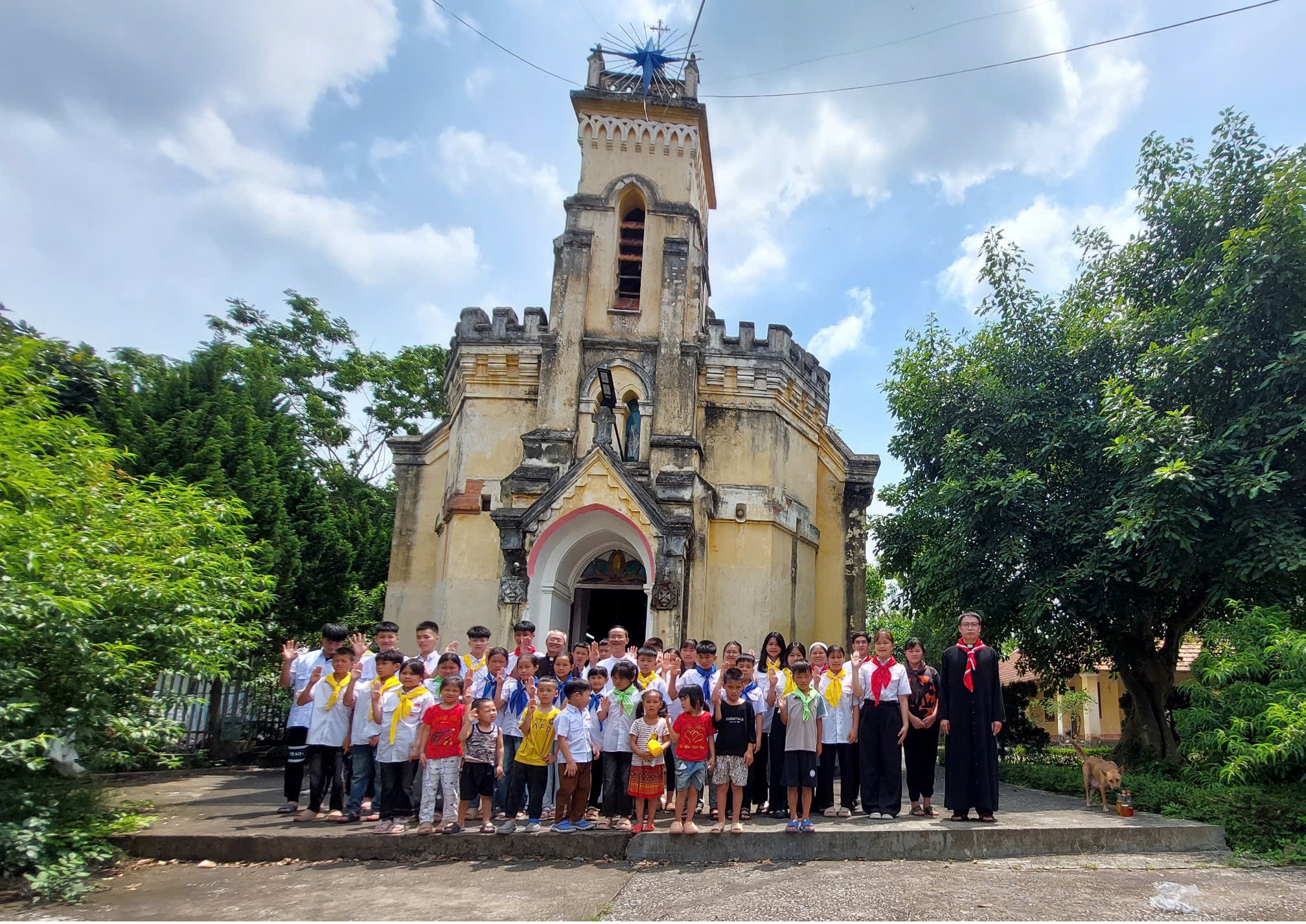 Gx. Bản Lìm: Thánh Lễ khai giảng Giáo Lý Hè 2025