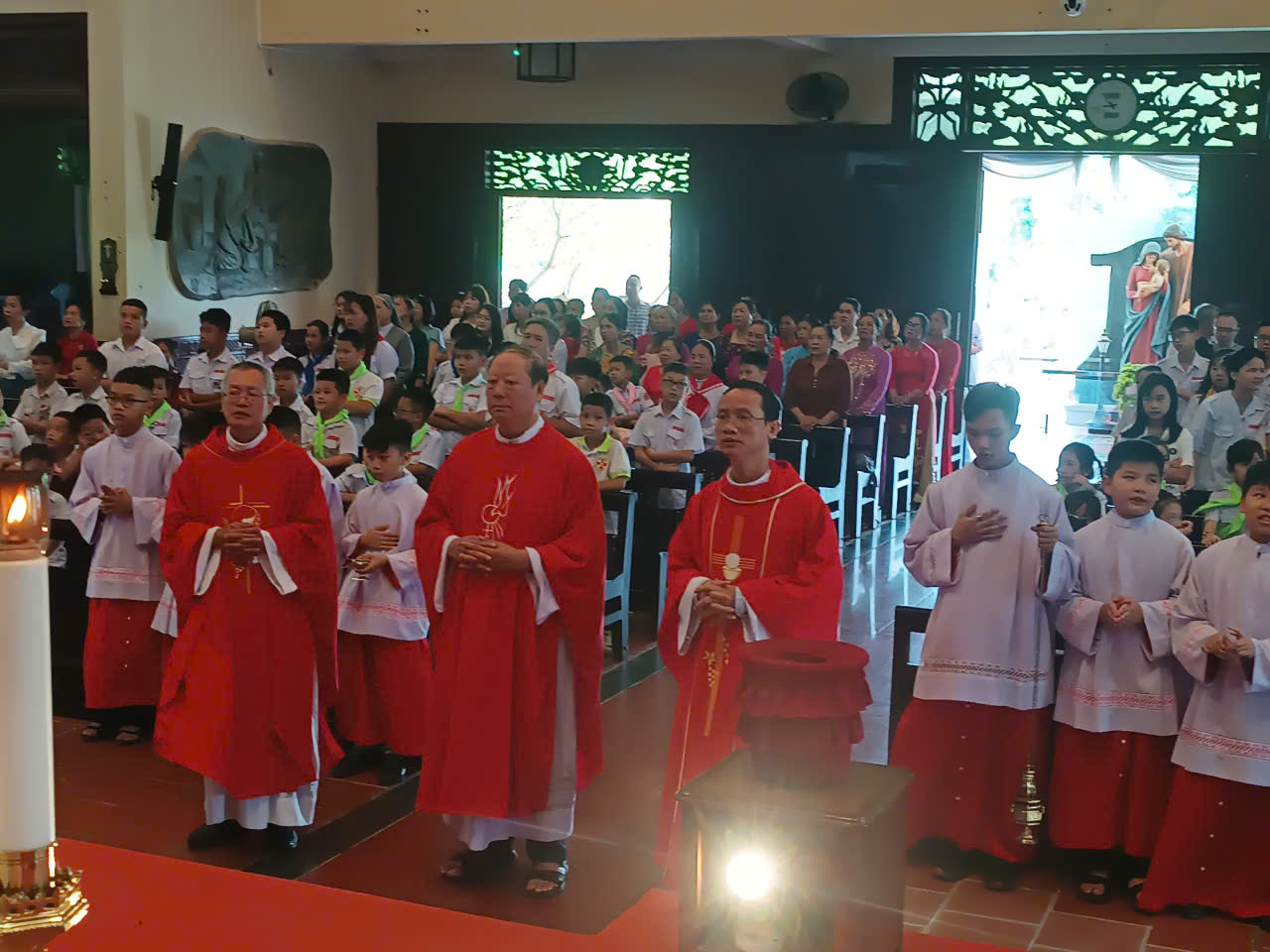 Giáo xứ Bản lìm: mừng Lễ Suy Tôn Thánh Giá và Hành Hương Năm Thánh