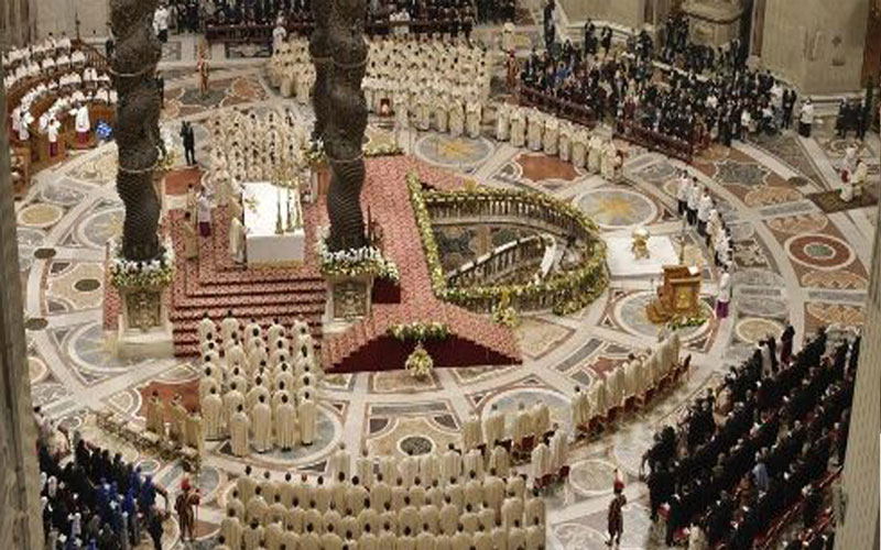 Thánh Lễ Đêm Phục Sinh tại Đền thờ Thánh Phêrô