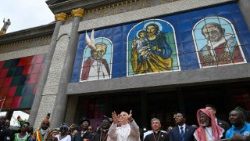 [Tông du Camerun] Đức Thánh Cha Lêô tham dự buổi gặp gỡ vì hoà bình tại Bamenda