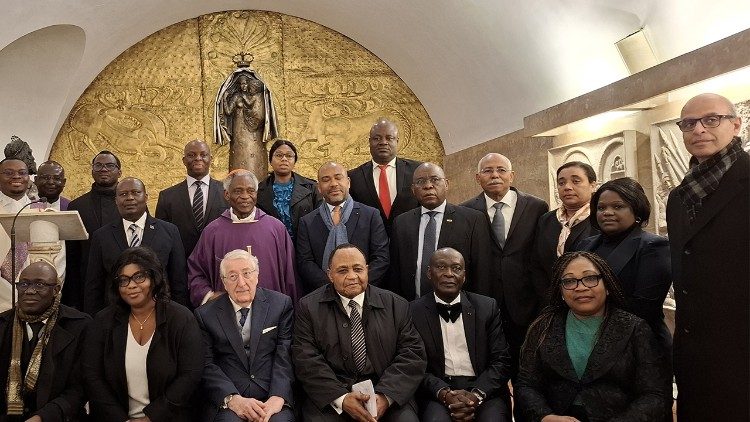 Đại sứ các nước châu Phi cạnh Tòa Thánh cầu nguyện cho Đức Thánh Cha