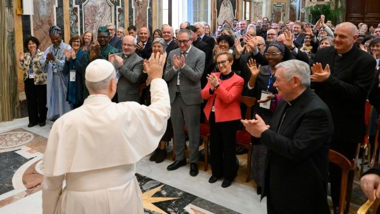Đức Thánh Cha: Trong bối cảnh thế giới chia rẽ, cần chứng tá về hiệp nhất, đối thoại và hòa bình