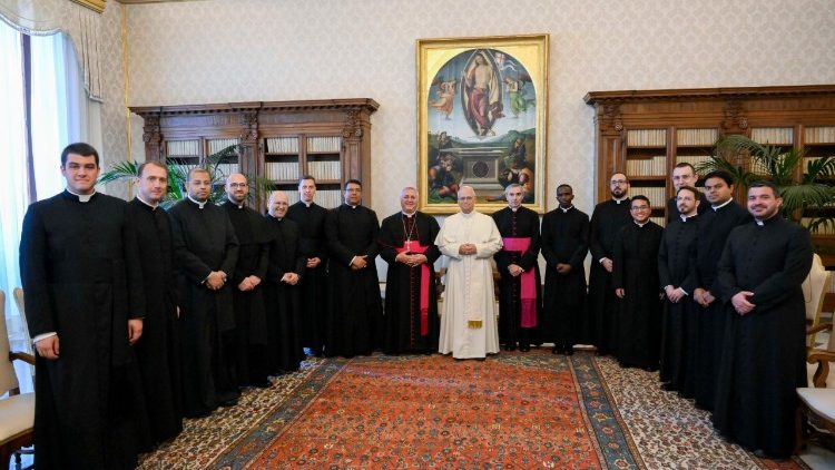 Đức Thánh Cha tiếp các sinh viên Học viện Ngoại giao Toà Thánh