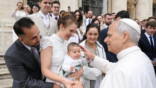 Tiếp kiến chung 22/10/2025 - ĐTC Lêô XIV: Sự Phục Sinh của Chúa chữa lành nỗi buồn xâm chiếm tâm hồn con người