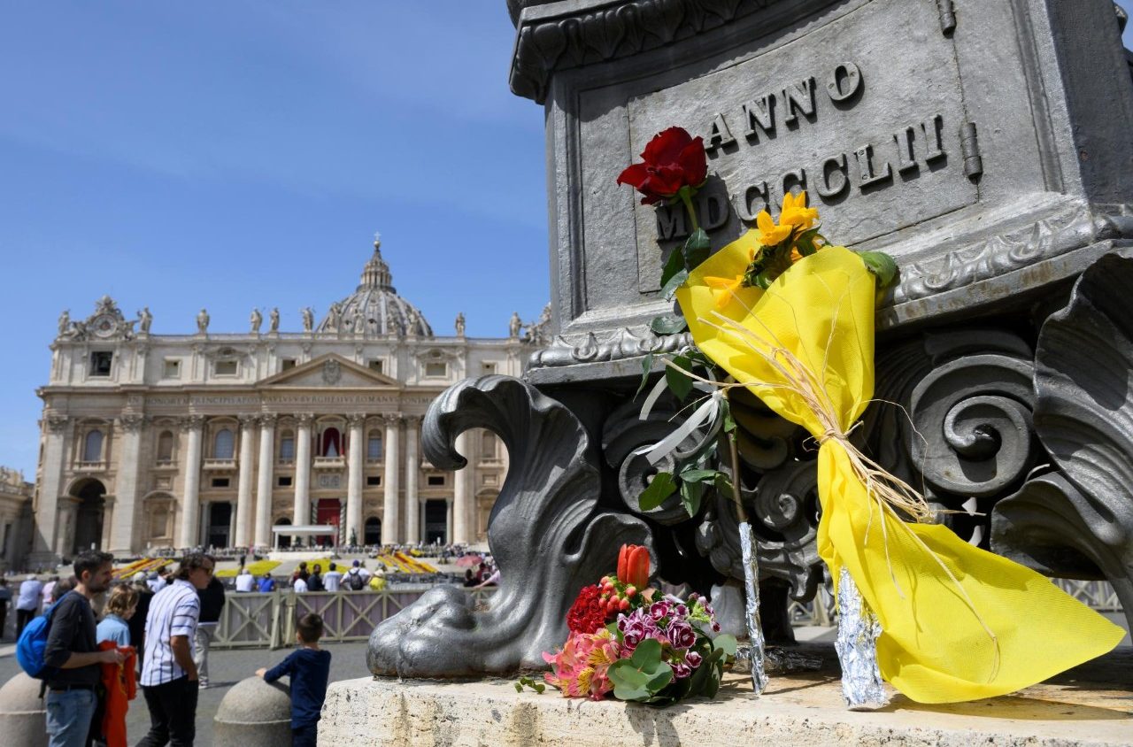 Bắt đầu 9 ngày tang của Giáo hội Công giáo hoàn vũ