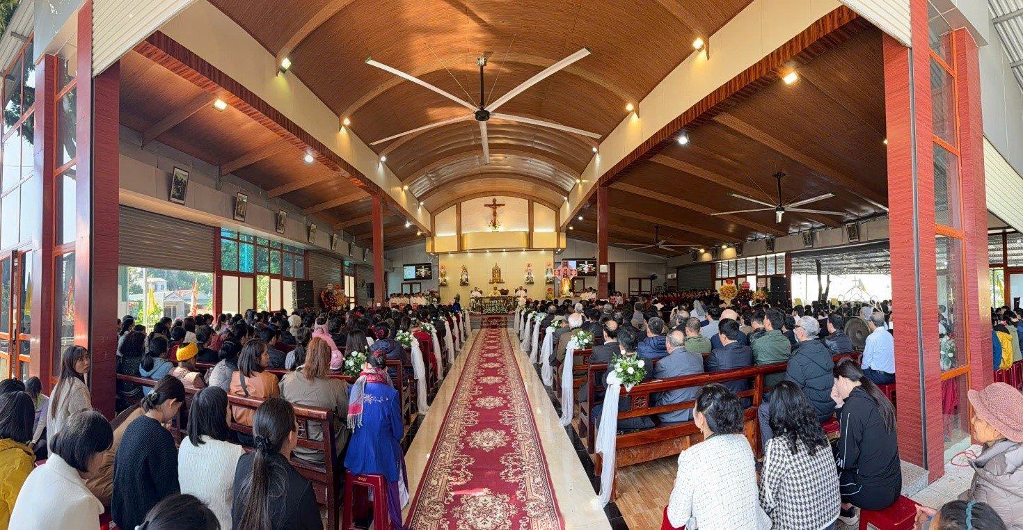 Giáo xứ Thanh Sơn (Cao Bằng): Thánh Lễ Trọng Thể Mừng Kính Chúa Giêsu Kitô Vua Vũ Trụ