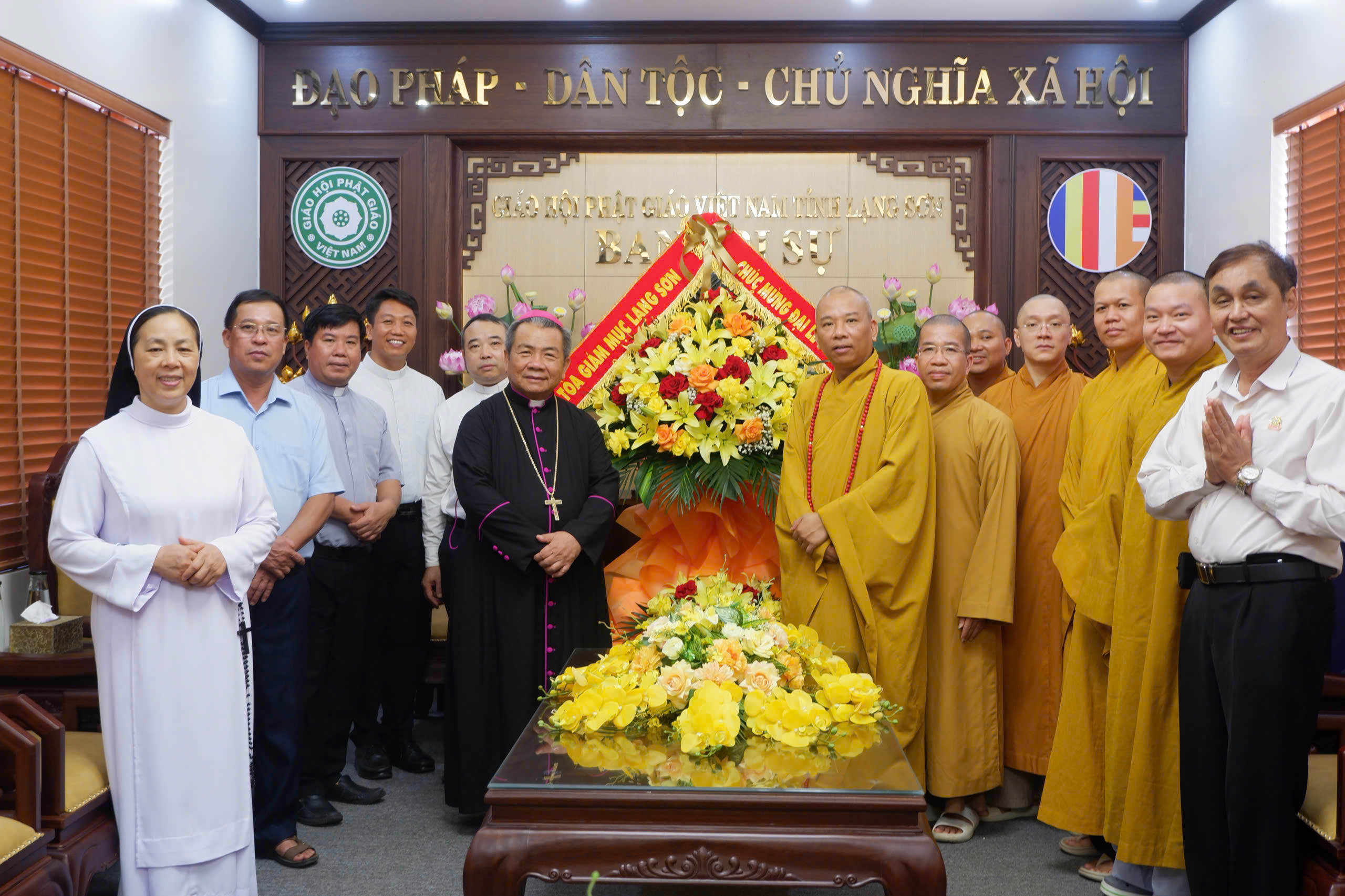 Giáo phận Lạng Sơn – Cao Bằng: Phái đoàn Tòa Giám mục thăm và chúc mừng Đại lễ Phật đản Vesak 2026