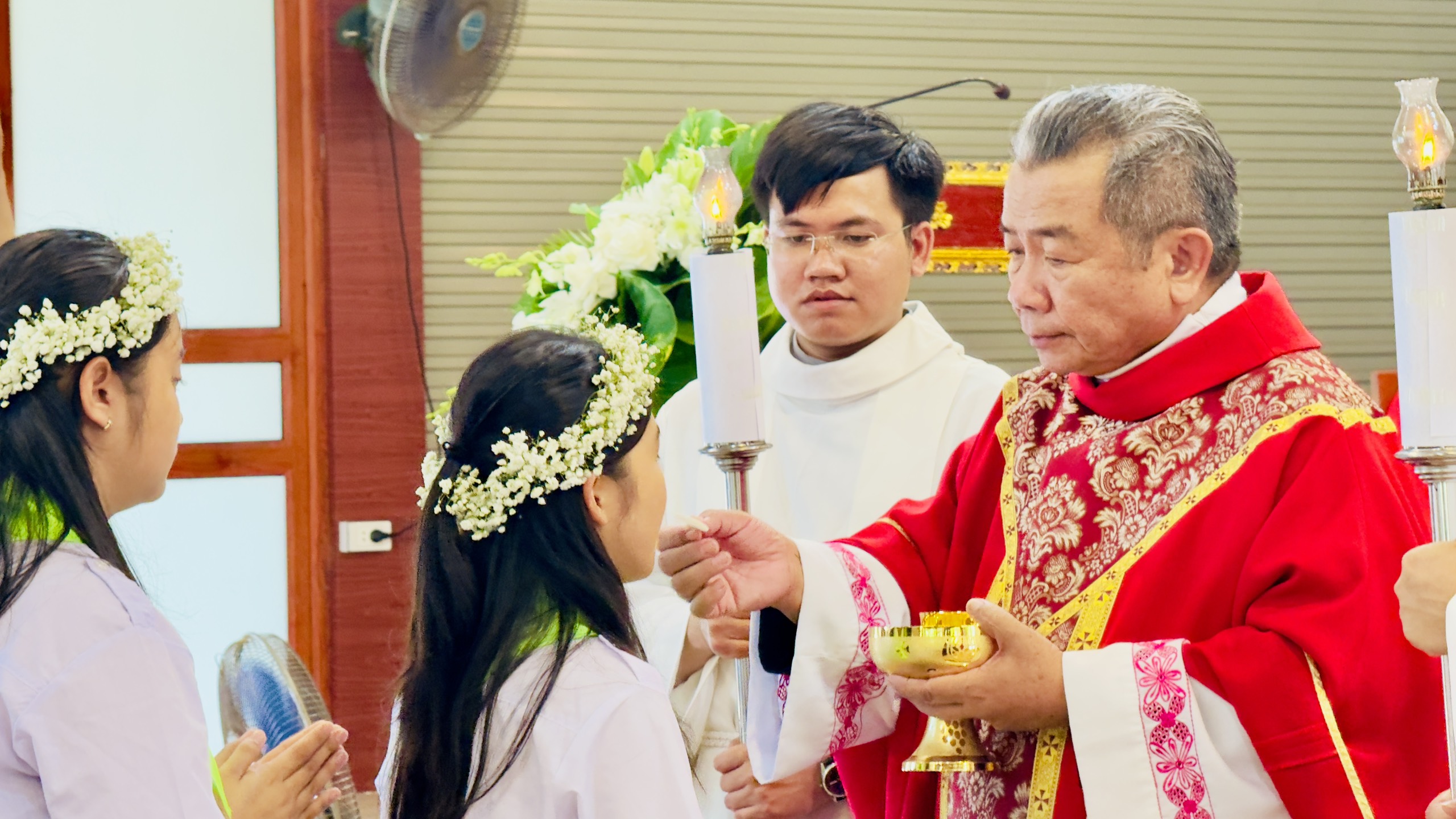 Giáo xứ Thanh Sơn: Vui mừng với 46 em được rước Chúa Giêsu lần đầu và lãnh nhận Bí tích Thêm Sức