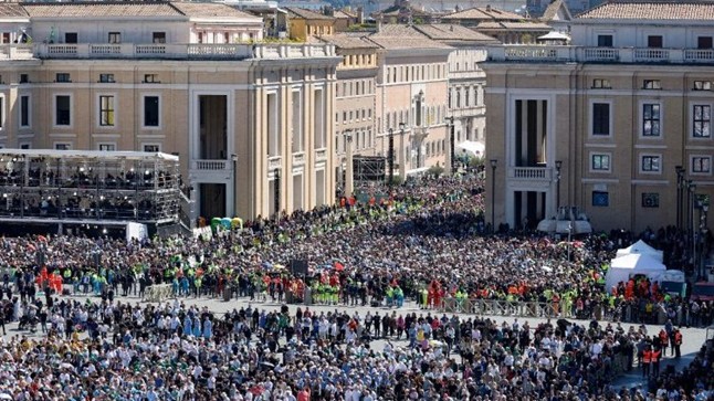 Tang lễ ĐTC Phanxicô: Một làn sóng tình cảm thực sự, không chỉ là một sự kiện truyền thông