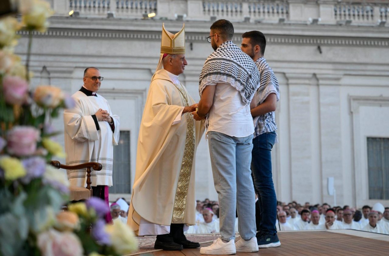 TGM Fisichella chủ sự Thánh lễ chào đón các bạn trẻ, chính thức khai mạc Ngày Năm Thánh Giới trẻ