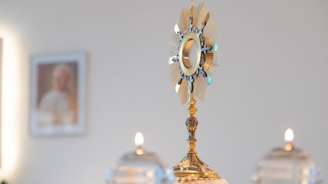 Chủ tịch Hội đồng Giám mục Mỹ kêu gọi cử hành Giờ Chầu Thánh Thể vì hòa bình