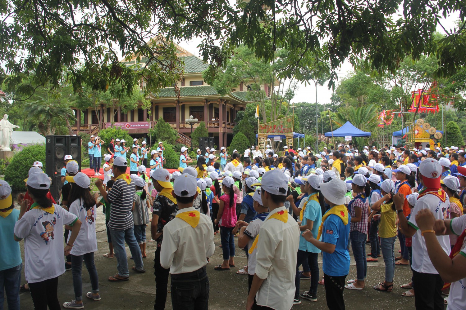 Tháng Bảy - Nghỉ hè với Chúa