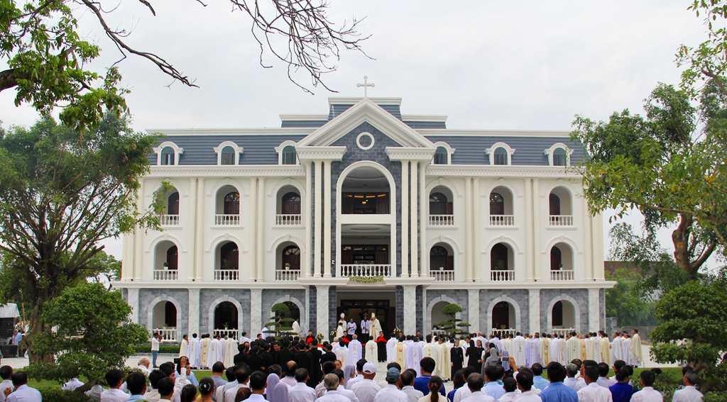 Giáo phận Vinh mừng lễ Quan thầy - Đức Maria Hồn Xác Lên Trời và khánh thành Tòa Giám mục mới
