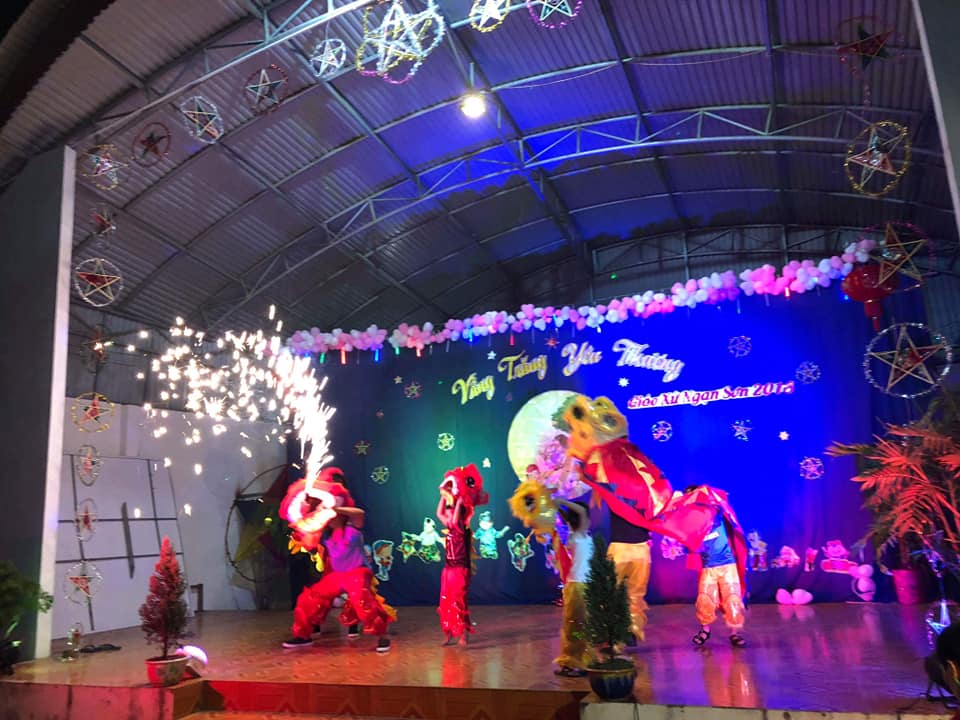 Thiếu nhi Giáo xứ Ngạn Sơn vui Tết Trung Thu