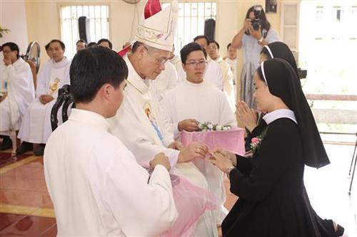 Chiếc "nhẫn cưới" của người nữ tu