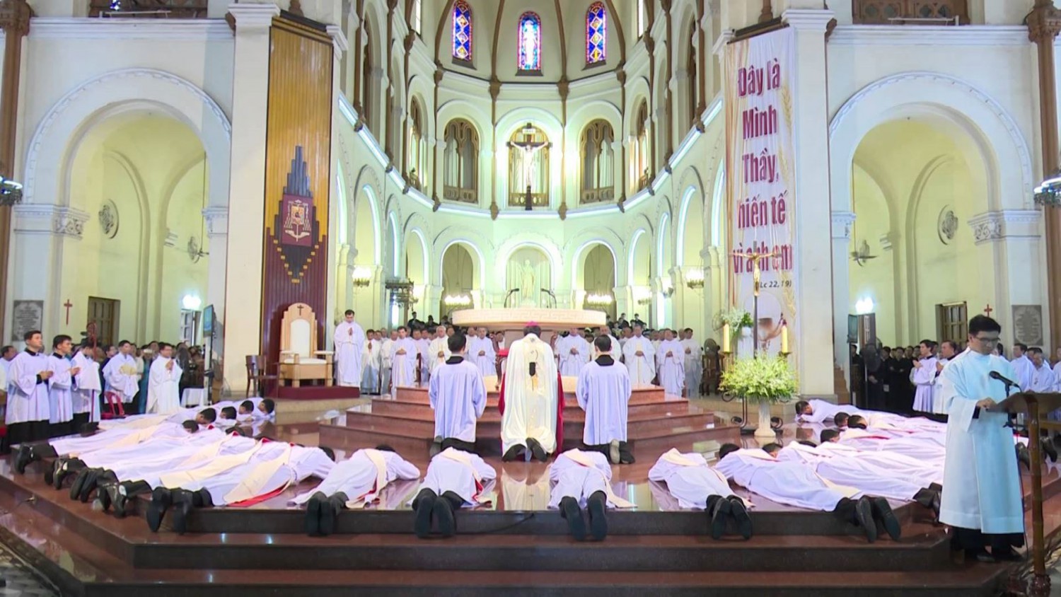 Tản mạn chuyện nhà đạo: Linh mục chính là Của Lễ