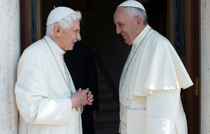Trong 2 bức thư riêng, ĐTC Benedictô khiển trách những người phê bình ĐGH Phanxicô