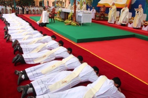 Hiểu sống đức tin: Đi tu là bỏ đời hay vào đời?