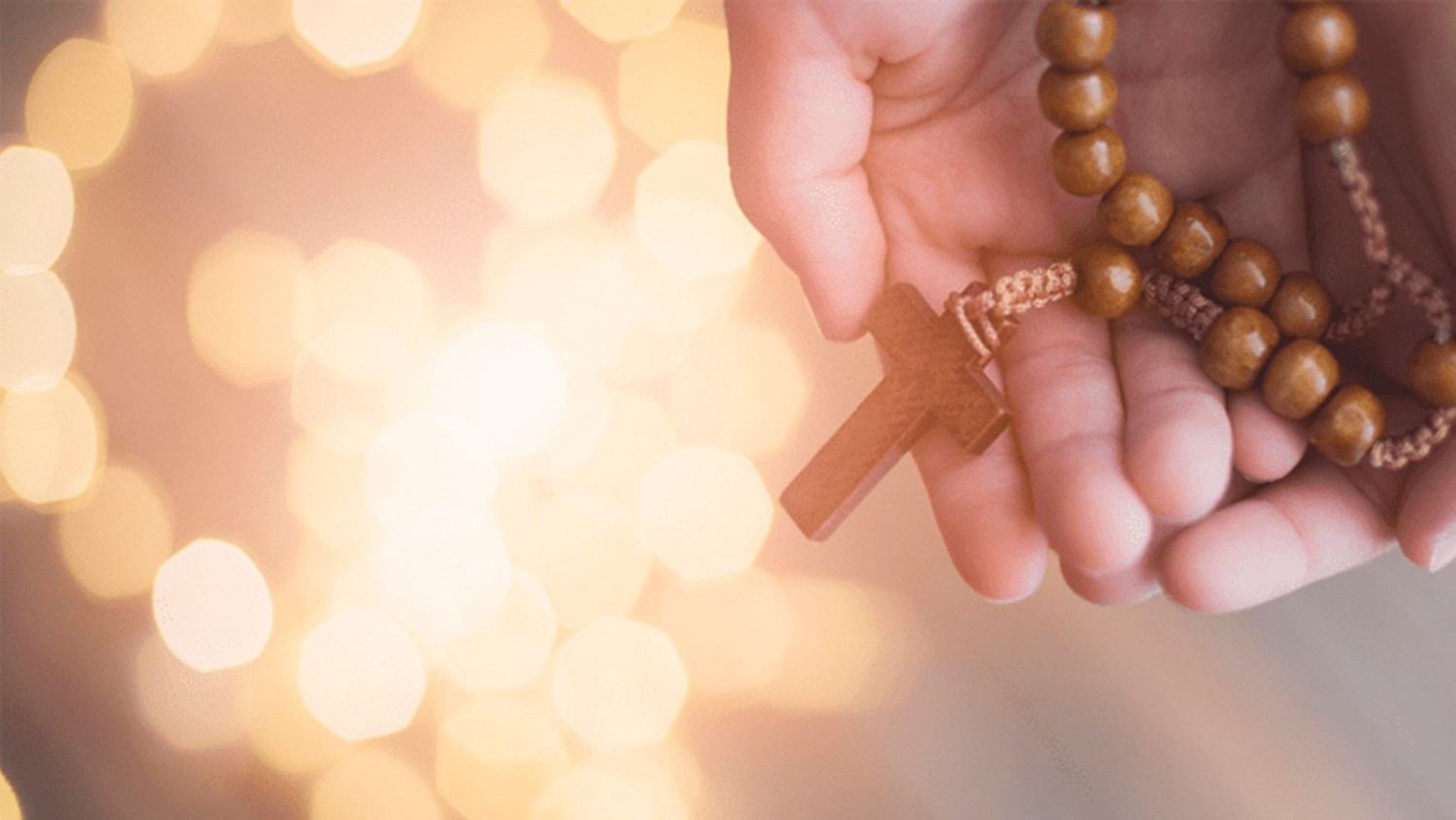 Lần Chuỗi Mân Côi – một việc đạo đức đang bị giới trẻ "xếp xó"