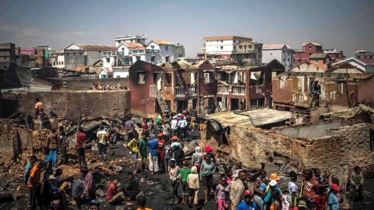 Từ Verona đến Antananarivo qua Buenos Aires: Tình liên đới đến ba góc của thế giới