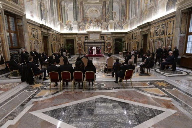 ĐTC Phanxicô tiếp kiến 8 tân Đại Sứ cạnh Tòa Thánh