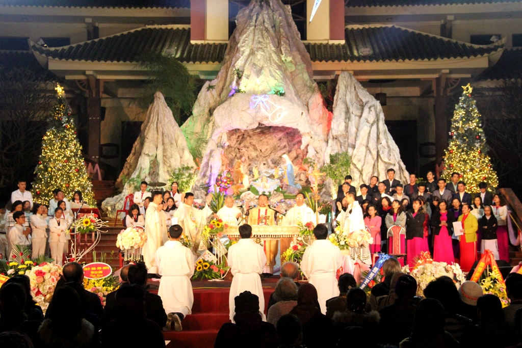 Đêm mừng Chúa Giáng Sinh tại Nhà Thờ Chính Tòa Lạng Sơn