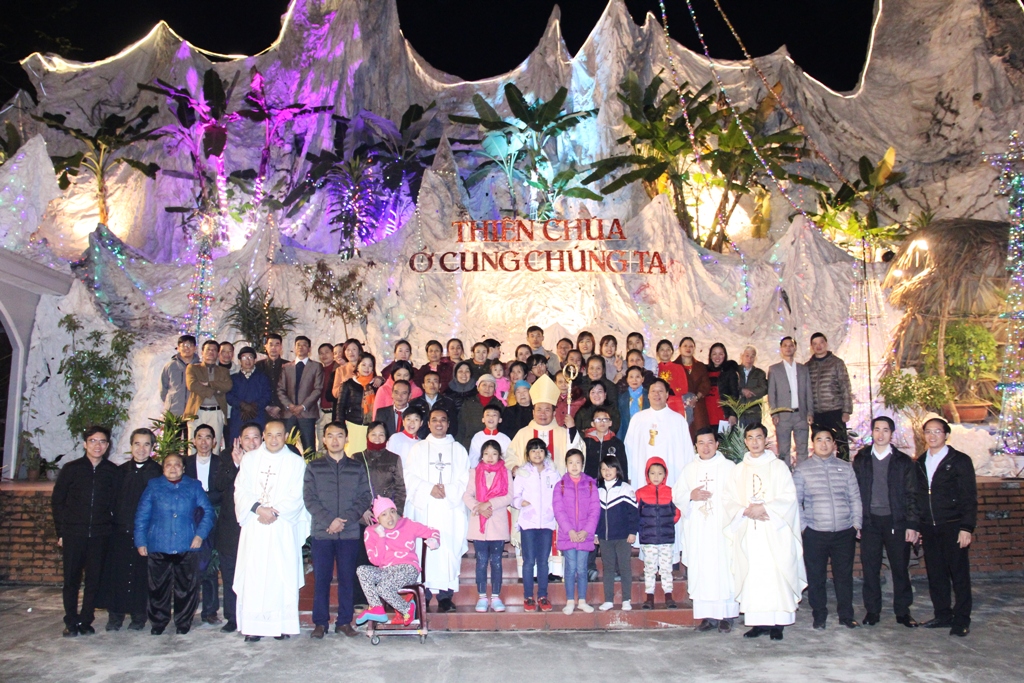 Đức cha Giuse thăm mục vụ Giáo xứ Thánh Tâm Hà Giang